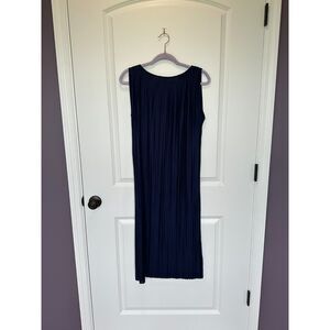 Uniqlo Navy Pleated Midi Dress Size Medium